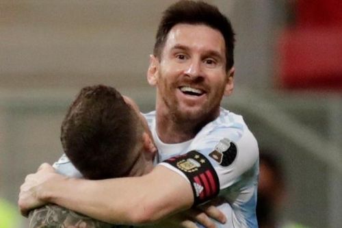 Messi cùng đồng đội lên đầu bảng Copa America
