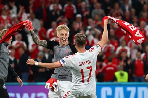 Đan Mạch vỡ òa khi vượt qua vòng bảng Euro 2020