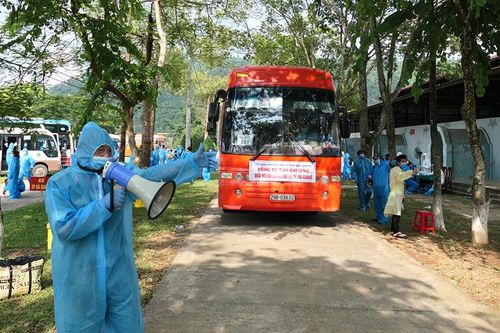 Hà Giang đón hơn 1.800 lao động từ Bắc Giang trở về