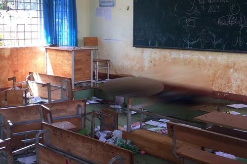 Thiếu nữ tâm thần chết trong lớp học khóa trái cửa... xử lý sao?