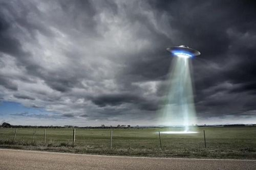UFO từng được Hải quân Mỹ phát hiện bất ngờ trở lại Anh