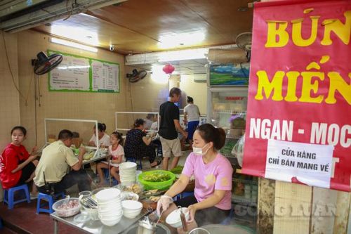 Hà Nội trong ngày đầu 'bình thường' trở lại: Quán ăn, cà phê 'cháy hàng', cắt tóc gội đầu kín lịch