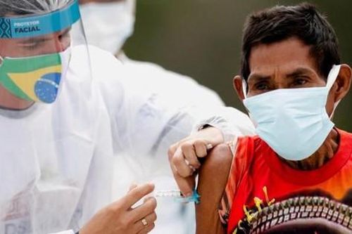 COVID-19: Ấn Độ lập kỉ lục đáng mừng, Brazil trả giá vì kén chọn vắc xin