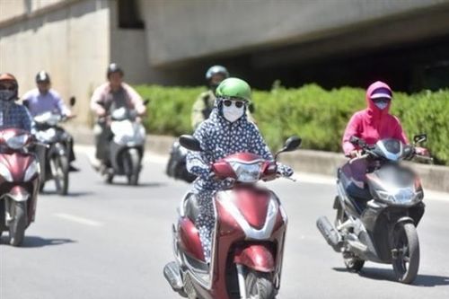 Bắc Bộ ngày nắng nóng, từ đêm có mưa rào và dông