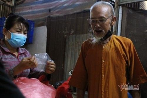 Ông cụ nổi tiếng vì 'đói cho ăn, đau giúp thuốc, chết tặng hòm'