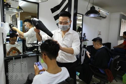 Thủ đô Hà Nội ngày đầu nới lỏng biện pháp chống dịch COVID-19