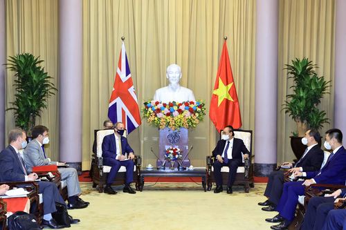 Chủ tịch nước Nguyễn Xuân Phúc tiếp Bộ trưởng Ngoại giao Anh