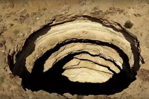 Bí ẩn xoay quanh 'giếng địa ngục' trên sa mạc Yemen