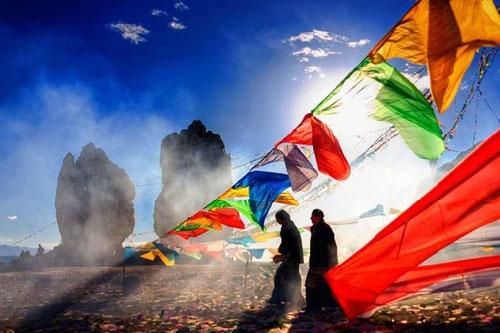 Khám phá trạm xăng 'gần mặt trời nhất thế giới', thách thức giới hạn sự sống
