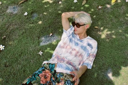 Trên hình cool ngầu vậy thôi chứ ngoài đời Wren Evans dễ thương thế này cơ mà