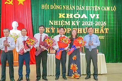 Cam Lộ: Kiện toàn các chức danh HĐND, UBND huyện nhiệm kỳ 2021-2026