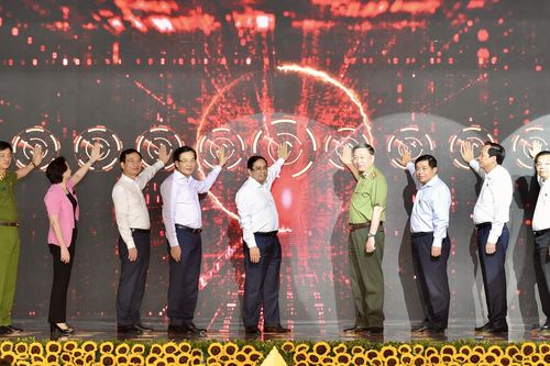 Thủ tướng kích hoạt vận hành hệ thống Trung tâm dữ liệu quốc gia về dân cư