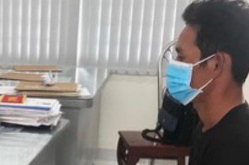 Đến chơi nhưng bạn không có nhà, thấy vợ bạn ngủ liền nảy sinh tà ý