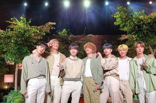 V 'bật mí' thành viên đã có nhiều sự thay đổi nhất của BTS trong 8 năm qua
