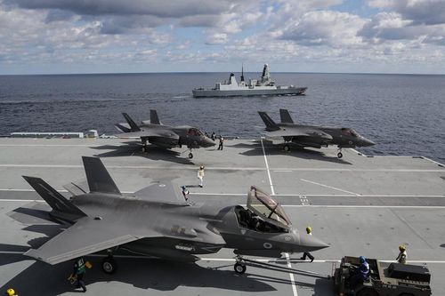 Mỹ lần đầu triển khai F-35B xuất kích từ tàu sân bay Anh