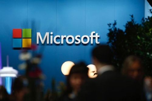 Microsoft cán mốc 2.000 tỷ USD, ngôi vị độc tôn của Apple lung lay