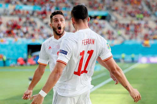 Tây Ban Nha vượt qua vòng bảng Euro sau trận thắng 5-0