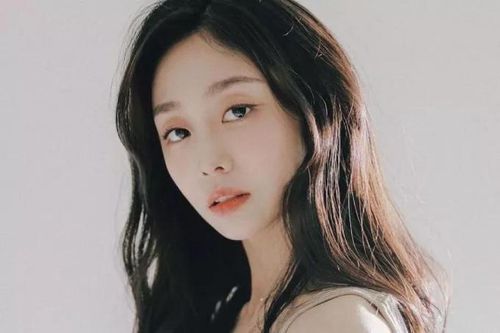 Nữ ca sĩ Jisoo (Lovelyz) dương tính với Covid-19