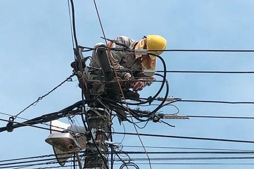 Tránh 'sốc' khi thanh toán tiền điện trong tháng nắng nóng cao điểm