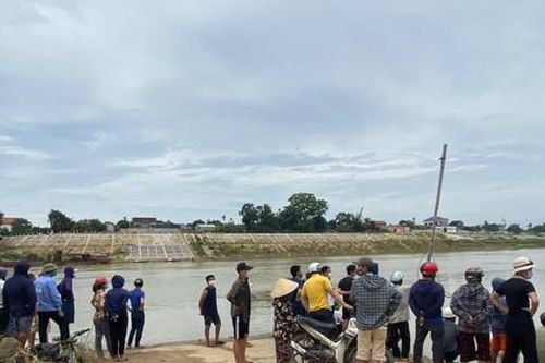 Người mẹ 3 con nhảy xuống sông Lam tự vẫn