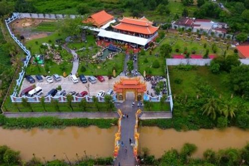 Hoài Linh bị tố nợ tiền xây nhà thờ Tổ mà chưa trả