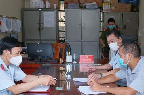 Bình luận sai sự thật trên Facebook, hai thanh niên bị phạt 10 triệu đồng