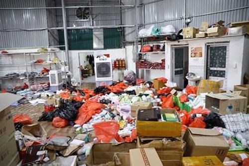 Tổng 'tấn công' các điểm tập kết, thu giữ 40 tấn hàng hóa nghi nhập lậu