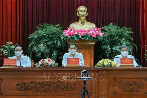 Kiên quyết đấu tranh, xử lý nghiêm những biểu hiện quan liêu, cửa quyền