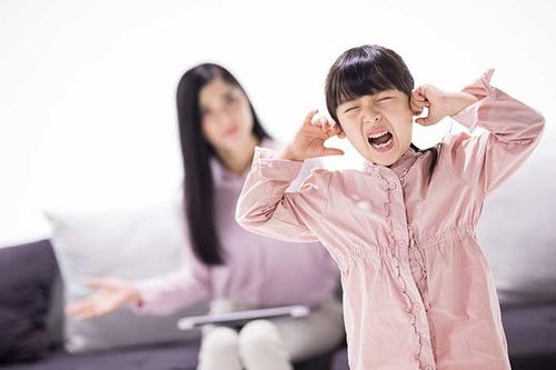 Bộ não của đứa trẻ khi bị la mắng, tác hại kinh khủng của bạo lực ngôn ngữ
