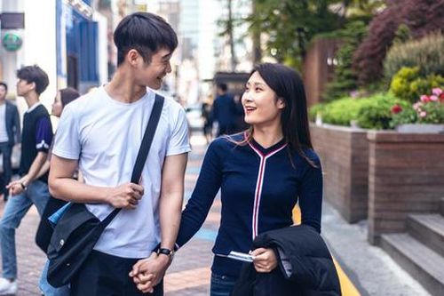 Giới trẻ Hàn Quốc thay đổi quan điểm trong việc trả tiền 'tình phí'