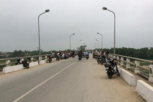 Tâm trạng buồn bã, người phụ nữ lên cầu Đô Lương rồi gieo mình xuống sông tự tử