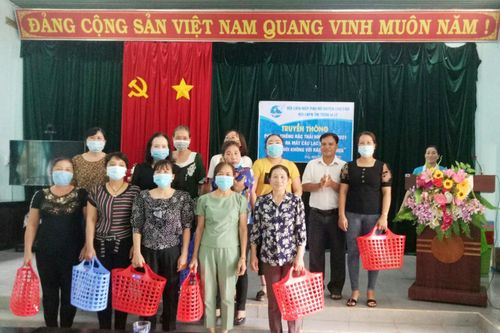Phụ nữ hưởng ứng Tháng Hành động vì môi trường