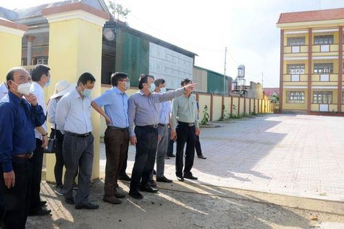 Phó Chủ tịch UBND tỉnh Lâm Đồng Phạm S kiểm tra tình hình thực hiện kế hoạch đầu tư công tại Bảo Lâm