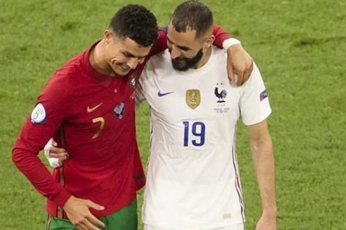 Là đối thủ trong trận đấu, nhưng Cristiano Ronaldo và Karim Benzema hành động 'đẳng cấp'