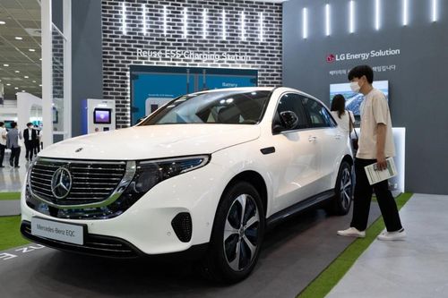 Showroom ôtô ở Trung Quốc trống rỗng vì thiếu xe mẫu