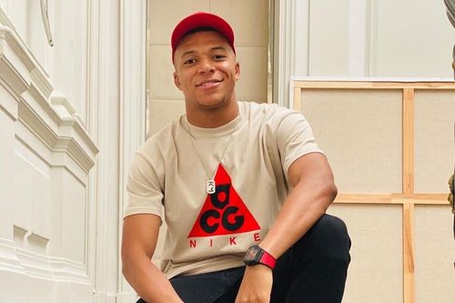 Phong cách sành điệu của cầu thủ Kylian Mbappé