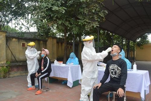 Lấy mẫu xét nghiệm Covid-19 không nhất thiết mặc bộ bảo hộ liền thân