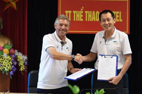 GĐKT Jurgen Gede thay HLV Trương Việt Hoàng