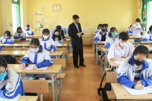 Học sinh lớp 12 tỉnh Thái Nguyên trở lại trường ôn thi tốt nghiệp trung học phổ thông