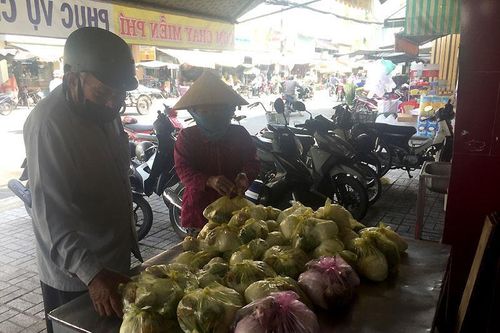 Những suất cơm sẻ chia cùng người nghèo trong mùa dịch