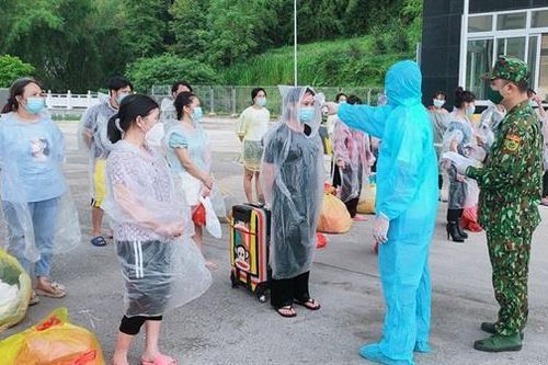 Tiếp nhận 62 công dân Việt Nam xuất cảnh trái phép qua biên giới