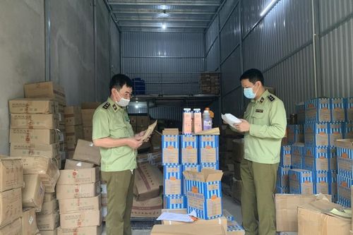 'Đột nhập' kho hàng nguyên liệu trà sữa Royal, Gongcha tại Hà Đông: Kinh hoàng vì bẩn!