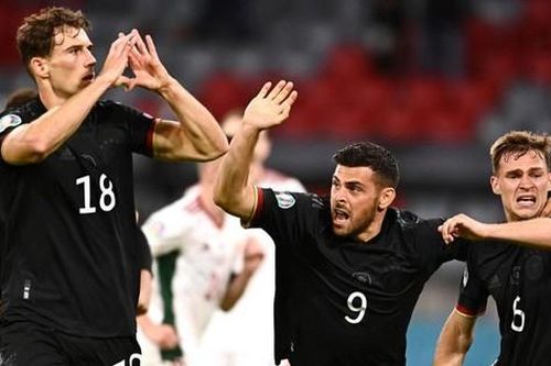 Hòa Hungary, Đức 'lết' vào vòng 1/8
