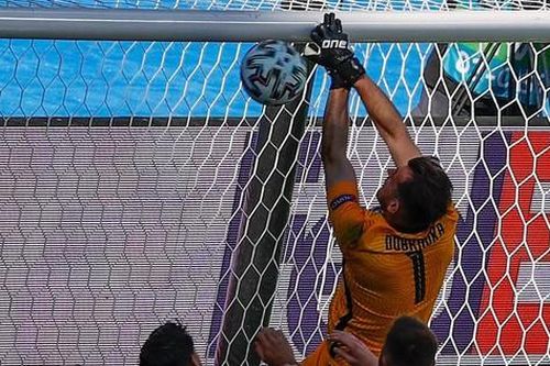 Vòng bảng EURO 2020: Kỷ lục phản lưới nhà và hỏng phạt đền