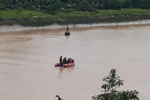 Một phụ nữ gieo mình xuống sông Lèn tự vẫn