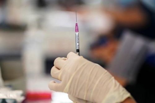 Nhật vượt mục tiêu tiêm vắc xin Covid-19, Singapore giảm thời gian cách ly