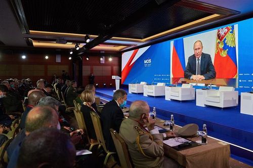 Tổng thống Nga Putin cáo buộc NATO tăng cường quân sự giáp biên