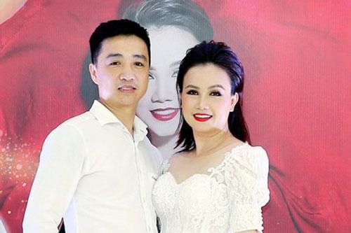 'Cô Xuyến' Hoàng Yến vừa bị chồng cũ cầm dao rượt đuổi: Trải qua 4 đời chồng ở tuổi 45, sinh cho chồng trẻ 1 cô con gái xinh xắn