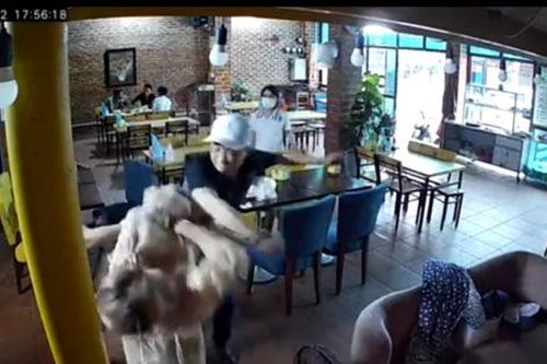Đang đứng nói chuyện, nữ diễn viên 'Về nhà đi con' bị chồng cũ đấm thẳng vào mặt