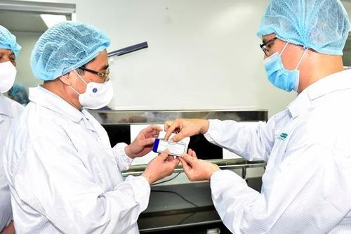Thủ tướng yêu cầu có vaccine Covid-19 sản xuất trong nước chậm nhất vào tháng 6/2022